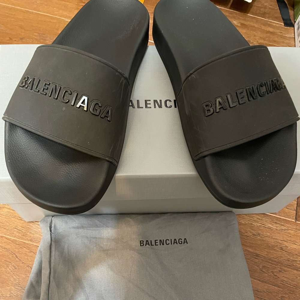 Balenciaga Pool Slide